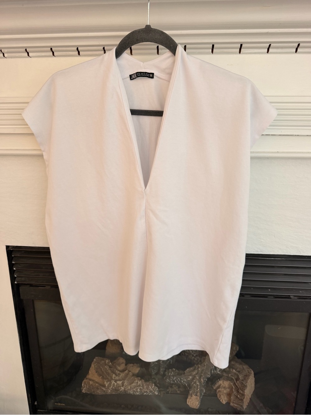 Zara White V-Neck Cap Sleeve Tee